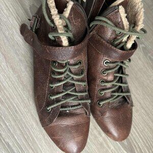 Gianni Bini Brown Boots Size: 7.5